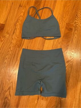 Amazon Women Seamless Strappy Sports Bra and High Waist Shorts in Teal